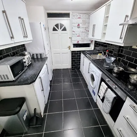 *10or* Setup For Your Relaxed & Amazing + Free Parking + Free Fast Wifi * Holiday home Leeds (West Yorkshire)