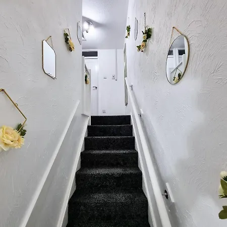 Holiday home *10or* Setup For Your Relaxed & Amazing + Free Parking + Free Fast Wifi * *