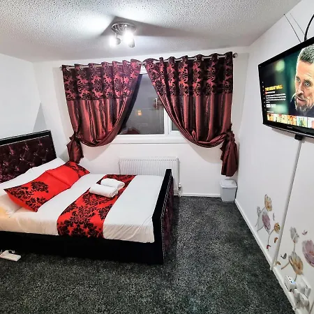 *10or* Setup For Your Relaxed & Amazing + Free Parking + Free Fast Wifi * Holiday home *