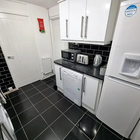 Holiday home *10or* Setup For Your Relaxed & Amazing + Free Parking + Free Fast Wifi * *