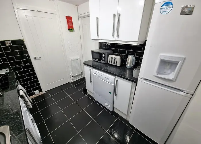 Holiday home *10or* Setup For Your Relaxed & Amazing + Free Parking + Free Fast Wifi * *