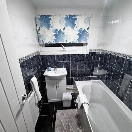 Nyaraló *10or* Setup For Your Relaxed & Amazing + Free Parking + Free Fast Wifi * Leeds